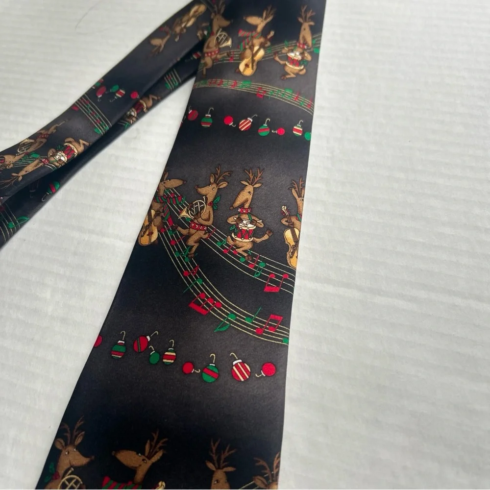 Hallmark Novelty Christmas Silk Tie Reindeer Musical Holiday‎ EUC